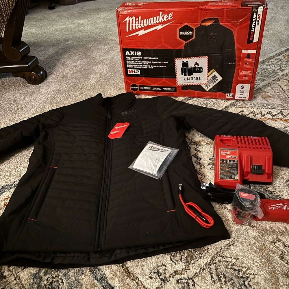 Milwaukee Black Axis Woman’s Heated Jacket with Accessories